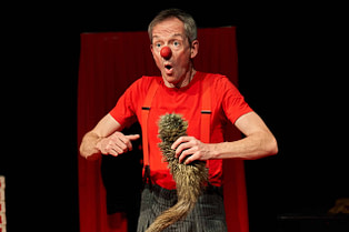 Klovnen Tapé Klovnen Tapé optræder med sin klovneforestilling